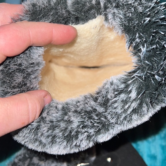 black fur boots - Picture 8 of 8